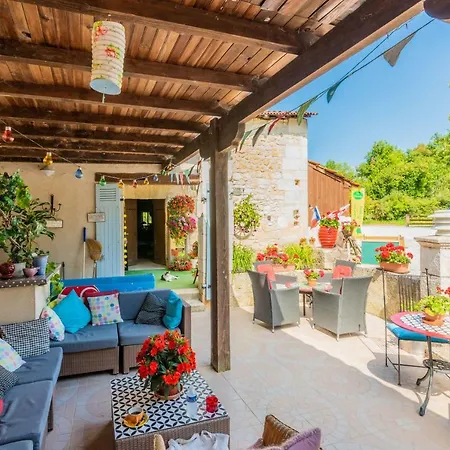 Gites La Charrue Guest house Vieux-Mareuil